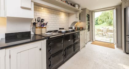 Manor Farmhouse is beautifully presented, and has period features
