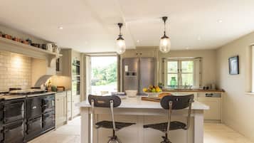 冰箱、微波炉、炉灶、洗碗机