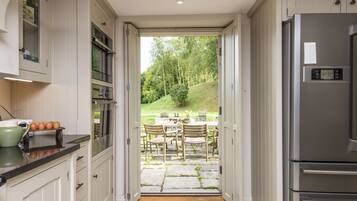 冰箱、微波炉、炉灶、洗碗机