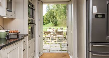 Manor Farmhouse is beautifully presented, and has period features