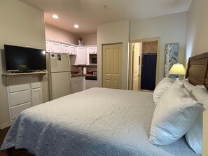 1 habitación, tabla de planchar con plancha, wifi gratis y ropa de cama 