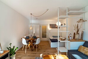 1 bedroom, iron/ironing board, free WiFi, bed sheets - Cosy Studio Apartment in Quiet Area with Wi-Fi, Terrace & Garden (Pforzheim)