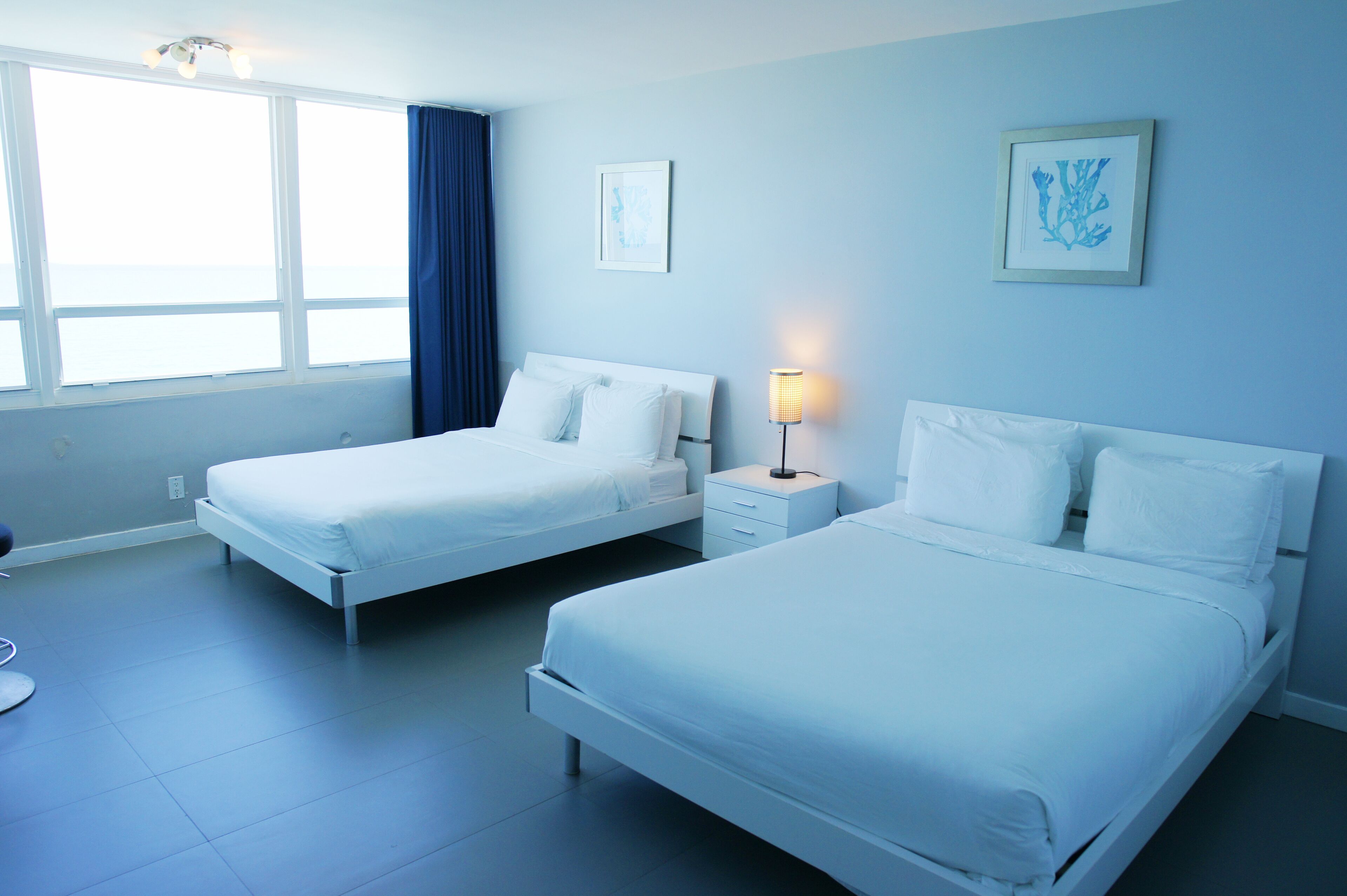 Modern Oceanview Studio - on beach w/ FREE parking, pool, gym, bars, and more!