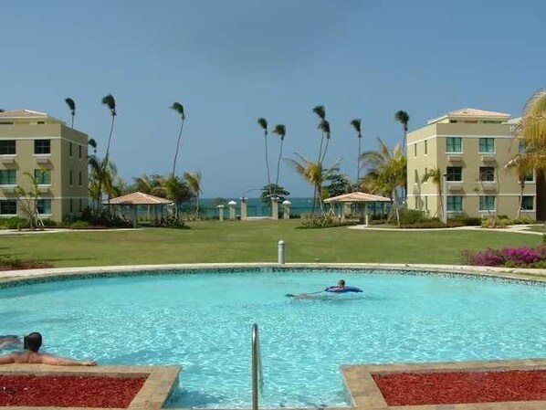 Piscine extérieure, piscine chauffée