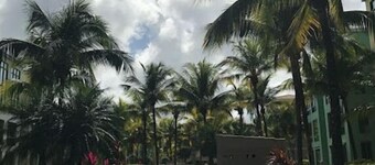 Enjoy Paradise-"AQUATIKA" Beach Front-with POOLS!!