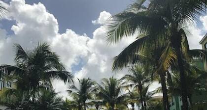 Enjoy Paradise-"AQUATIKA" Beach Front-with POOLS!!