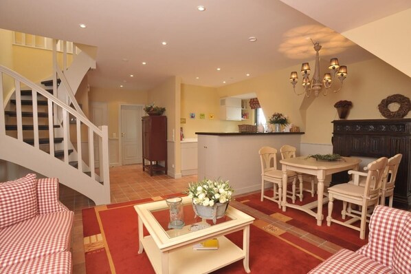 Huoneisto (Möösgraav 7 - 1 OG links) | Ulkopuoli