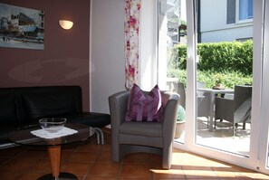 Appartement (Ferienwohnungen Arrastal - Fewo Mosel) | Woonkamer | Een televisie