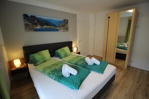2 bedrooms, cribs/infant beds, free WiFi