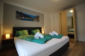 2 Schlafzimmer, Babybetten, kostenloses WLAN