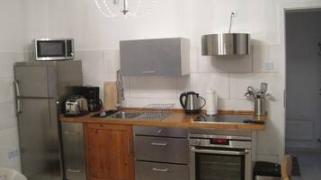 Fridge, microwave, stovetop, coffee/tea maker