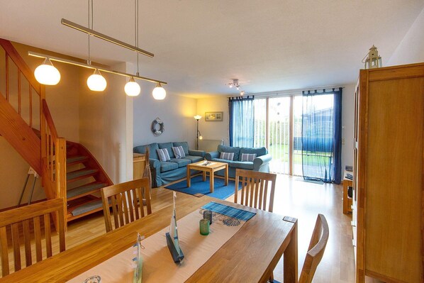 Kühlschrank, Mikrowelle, Herdplatte, Geschirrspüler