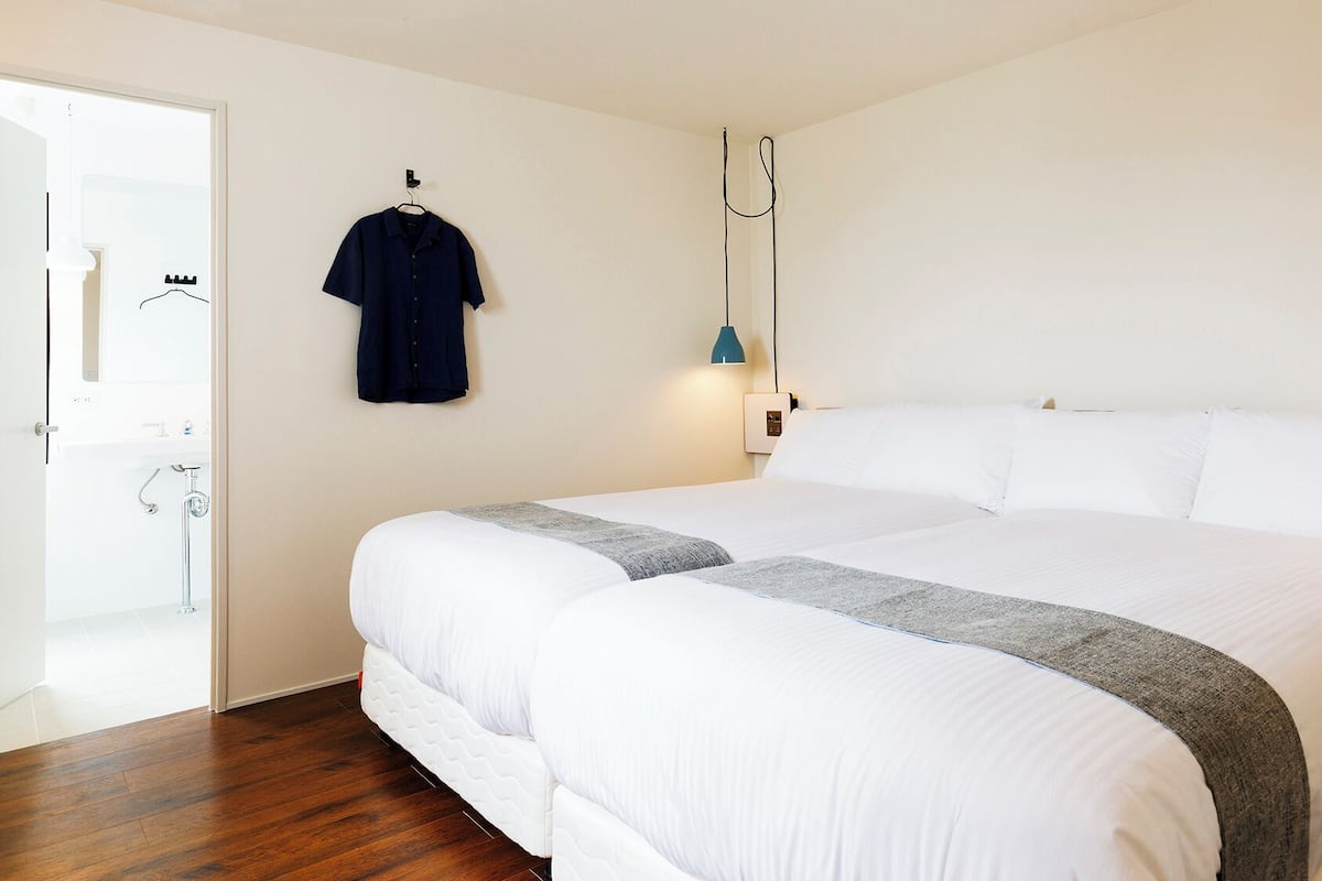 Literie de qualité supérieure, surmatelas, rideaux occultants