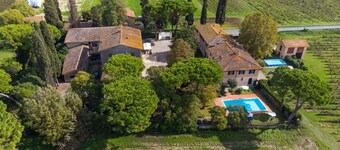 Wonderful private villa for 20 guests with private pool, WIFI, TV, patio, pets allowed and parking