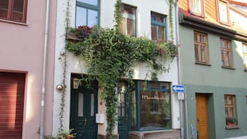 Apartment (Ferienwohnung im "mauerblümchen") | Exterior