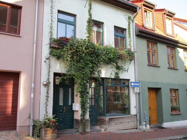 Apartment (Ferienwohnung im "mauerblümchen") | Exterior - Ferienwohnung im "mauerblümchen" (Rostock)