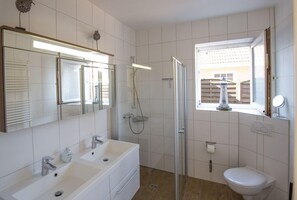 Apartment (EG-Wohnung Haus Amrumbank ) | Badezimmer