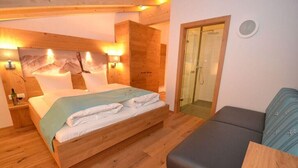 3 bedrooms, cots/infant beds, free WiFi - Chaletapartment Gipfelwind (Kaltenbach)