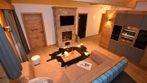 TV, fireplace - Chaletapartment Gipfelwind (Kaltenbach)
