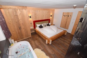 4 bedrooms, cots/infant beds, free WiFi