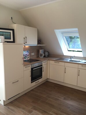 Kühlschrank, Herdplatte, Geschirrspüler