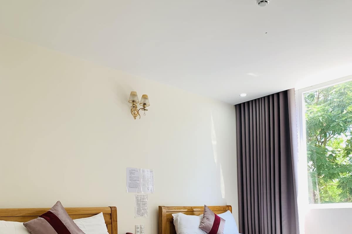 Standard Quadruple Room | Minibar, desk, soundproofing, free WiFi