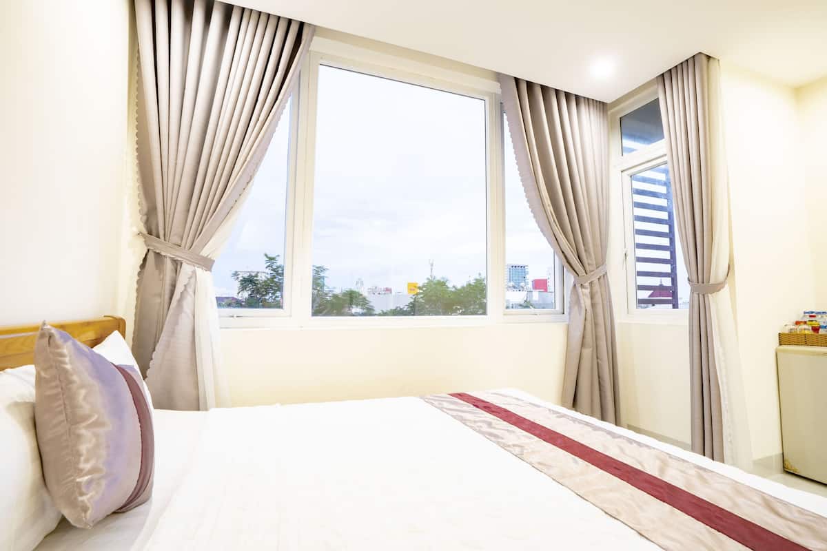 Deluxe Quadruple Room | Minibar, desk, soundproofing, free WiFi