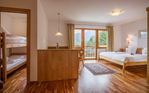 3 bedrooms, cots/infant beds, free WiFi
