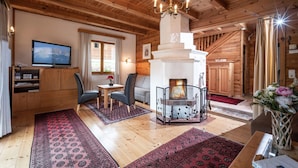 Living room - Chalet Villa Rosa im Gartenhotel Rosenhof bei Kitzbühel (Oberndorf in Tirol)