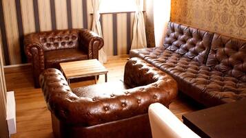 Apartment (New England) | Living room | TV