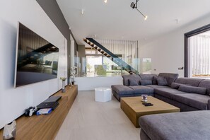 Vila (Luxury Villa Pax with heated infinity) | Fachada