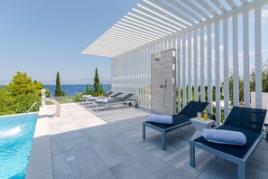 Villa (Luxury Villa Pax with heated infinity) | Balcon