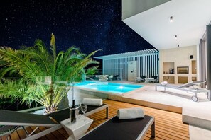Vila (Luxury Villa Pax with heated infinity) | Fachada
