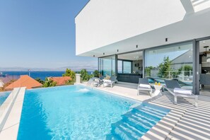 Villa (Luxury Villa Vitae with heated infini) | Alberca