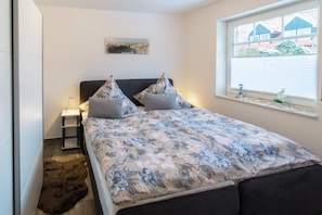 2 Schlafzimmer, Babybetten, kostenloses WLAN