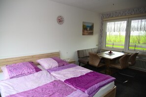 2 Schlafzimmer, Babybetten