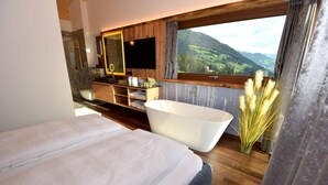 4 bedrooms, cots/infant beds, free WiFi - Alpinloft Goldsun (Kaltenbach)