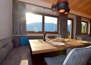 Kühlschrank, Mikrowelle, Herdplatte, Geschirrspüler