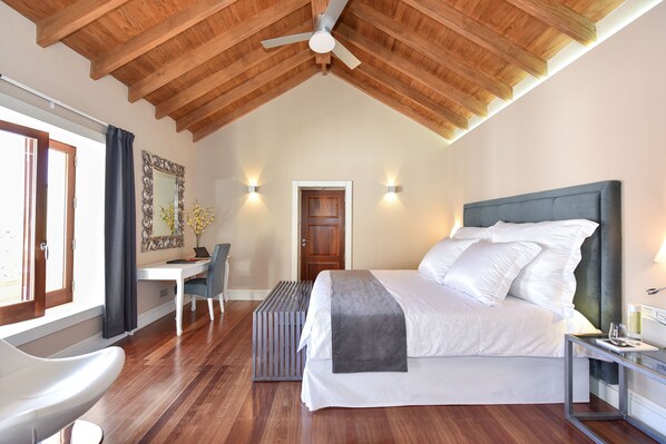 1 Schlafzimmer, Schreibtisch, Bügeleisen/Bügelbrett, Reisekinderbett