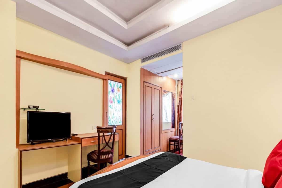 WiFi (free), bed sheets