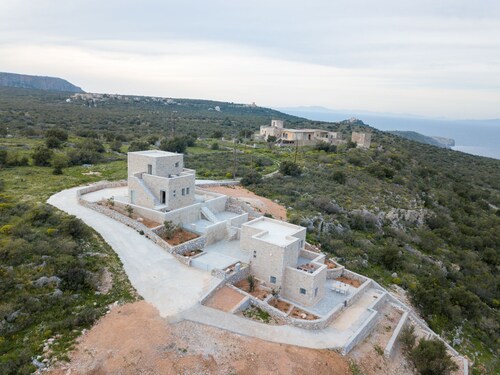Vorino Luxury Villas, Elia House