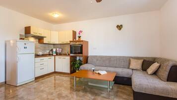 Apartment (Deja) | Exterior