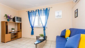 Apartment (Andreas - App. Conny) | Living room | TV