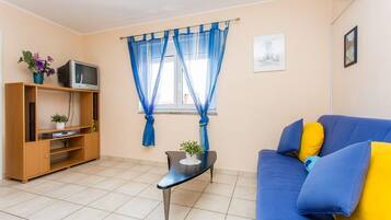 Apartment (Andreas - App. Conny) | Living room | TV