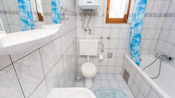 Apartment (Ceković Ruža 2) | Badezimmer | Regendusche