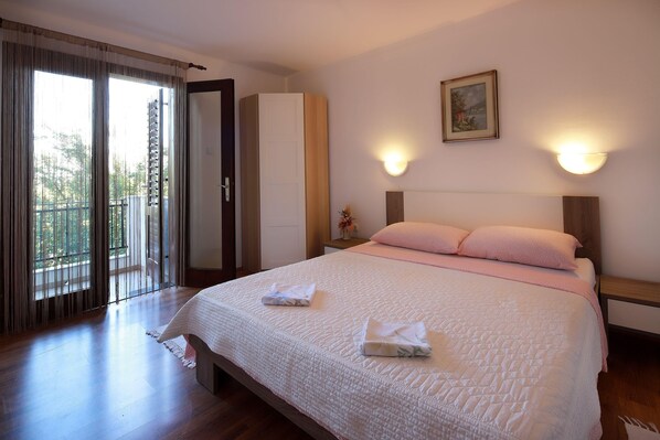 Apartment (Svoboda Gordana 3) | Exterior - Svoboda Gordana 3 (Dobrinj)