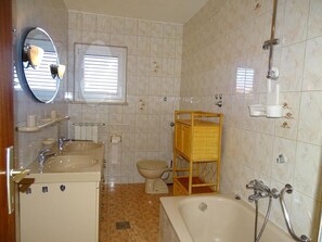 Leilighet (Apartment Vlahov) | Bad | Regndusjhode