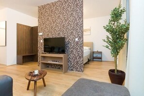 Apartment (Tabor Cream) | Living room | TV