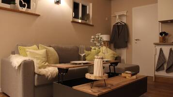 House (HeiDeluxe Tiny House) | Living room | TV