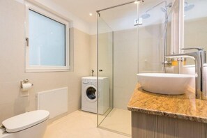 Apartment (Tabor Yellow) | Bathroom